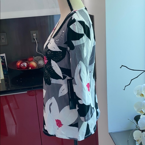 Abstract Floral Top - Picture 2 of 7